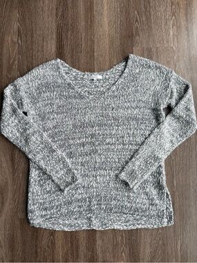 Aritzia Talula Azurelee Marled V-Neck Sweater